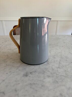 stelton emma vaccum teapot in grey